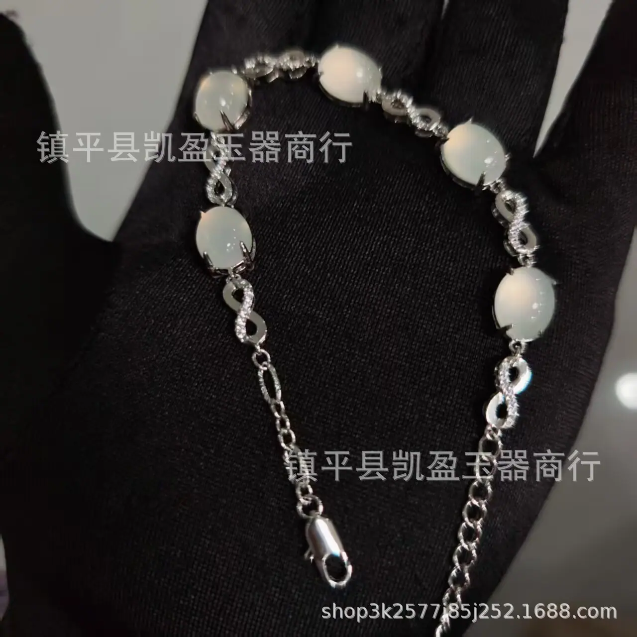 CBB3B5DA8014F7B7D4C16630E78978