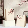 Bolsa de Regalo Estilo Chino con Diseños de Ciruelo, Orquídea, Crisantemo y Loto, Bolso Tote Estilo Chino, Bolsa de Regalo de Bambú Personalizada con Empaque de Cuero