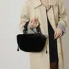 Nova Coleção Outono/Inverno 2026 Bolsa de Mão Feminina Simples Plissada de Pelúcia Ombro Único Transversal Sob o Braço Cor Doce Bolsa Nuvem
