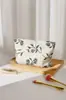 Bolsa de Maquillaje Bordada de Algodón y Lino Artística Retro Estilo Francés, Bolsa de Almacenamiento de Viaje de Alta Gama, Neceser Portátil de Mano