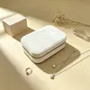 Caja de joyería antioxidante de fábrica, caja de embalaje para accesorios de cuero, caja de almacenamiento para anillos, pendientes, pulseras con personalización de logotipo