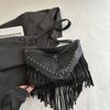 Novas Bolsas Femininas Primavera e Verão 2025 Europeias e Americanas Rebite Superfície Macia Bolsa Tote Casual Bolsa Transversal Ombro com Franja Bolsas Femininas