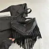 Bolsa de Ombro com Franjas Estilo Boêmio de Nicho 2025 Nova com Rebites Superfície Macia Bolsa Tote Casual Bolsa Transversal Bolsa Feminina