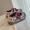Nuevas Sandalias de Medio Uso para Niños Primavera/Verano 2026, Moderno Cierre de Velcro, Zapatos Cerrados Unisex, Zapatos Deportivos Casuales Perforados