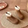 Botas de Neve para Meninas 2026 Novos Sapatos de Algodão com Acolchoamento de Veludo Outono Inverno Botas Infantis Crianças Maiores Sapatos de Algodão Versáteis Botas de Neve para Meninas