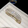 Pulsera de tres capas hueca con cuentas de vidrio de viento de segunda mano, sentido de diseño, personalidad, pulsera simple, lujo ligero, sensación de alta gama, joyería de mano para mujeres