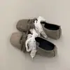 Design único mocassins retrô marrons de bico quadrado para mulheres, estilo ballet de primavera, que aumentam a altura, sapatos baixos para primavera e outono