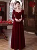Vestido de Veludo Vinho para Noivas, Novo Estilo 2026, Vestido Longo Elegante com Manga Longa para Festa de Noivado e Formatura para Mulheres