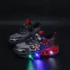 Nuevos Zapatos Infantiles 2025 Niños Cuero Primavera y Otoño Suela Suave con Luz Spider-Man Niños Pequeños y Medianos Zapatos Deportivos Infantiles Luminosos