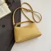 Bolso de mano de alta costura estilo coreano, bolso de hombro, nuevo modelo primavera 2026, bolso tipo almohada casual simple, bolso cruzado de nicho para mujer