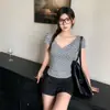 Camiseta de Manga Corta con Lunares y Cuello en V Profundo Estilo Retro 'Hot Girl' Puro Deseo para Mujer, Top Casual de Verano Ajustado para Mujeres Petites 26082