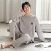 Pijama Nuevo de Color Sólido para Hombre Tallas Grandes para Otoño e Invierno, Set de Casa de Dos Piezas con Suéter de Manga Larga y Pantalón Largo de Seda de Leche, Se Puede Usar Afuera