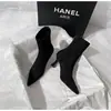 Botines Negros de Tacón Alto Chuyuji para Mujer, Estilo Nuevo Invierno 2026, Punta Fina, Botines Elásticos Ajustados, Tacón Delgado, Botines de Gamuza