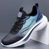 Colección nueva de otoño/invierno transfronteriza cuidadosamente seleccionada: Zapatillas deportivas para correr que aumentan la altura, disponibles en tallas grandes, con diseños de color degradado y un estilo casual ultraligero, adecuadas para hombres