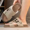 Sandálias Birkenstock de tamanho grande para homens, nova moda de verão, antiderrapantes de sola grossa, de uso duplo para dirigir e praia