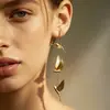 Europa y Estados Unidos aretes retro transfronterizos calientes sentido del diseño de nicho aretes de flores pájaro para mujer primavera y verano joyería de colibrí al por mayor