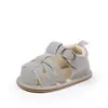 Sandalias de bebé verano nuevo modelo con tiras cruzadas de velcro, zapatos transpirables y cómodos para niños pequeños con suelas de goma