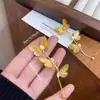 Pendientes Largos de Mariposa Hueca Dorada con Borla de Circonita para Mujer, Nuevo Estilo 2026 Adecuados para Invierno