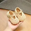 Novos Sapatos Mary Jane Trançados para Meninas 2026, Sapatos de Princesa Respiráveis de Malha para Crianças no Verão, Sapatos de Couro Antiderrapantes com Solado Macio para Crianças