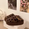 Pantuflas peludas de moda estilo coreano para mujer, nueva colección de invierno 2026, con suela gruesa, cómodas tipo mulas con forro de felpa y diseño de punta cerrada