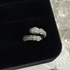 Anillo Abierto Geométrico Exquisito de Circonita Super Hada Elegante Europeo y Americano para Mujer Nicho de Alta Gama Apilable Colorido Tesoro Versátil