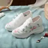 Tênis de Lona Branco com Garça Bordada Sapatos Bordados Sapatos de Tecido Antigos de Pequim Sapatos Brancos Espessos Tênis Esportivos Sapatos de Estilo Antigo Saiba Como