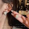 Pendientes de perlas barrocas 2025, nuevo diseño de nicho, pendientes irregulares, ligeros, de lujo, de alta gama para mujer.