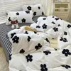 Lindo Set de Ropa de Cama de Oso Estampado de Cuatro Piezas Algodón Lavado Estilo Dibujos Animados Dormitorio de Estudiante