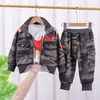 Conjunto de Ropa de Primavera para Niños 2026 Nuevo Estilo Infantil Fresco Camuflaje Deportivo Conjunto de Tres Piezas Moda Tendencia