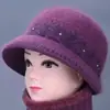 Otoño Invierno Mujer de mediana edad y anciana Cálido con felpa interior Sombrero de lana para madre Sombrero de pescador tejido con protección para las orejas y protección contra el frío de pelo de conejo para señora mayor abuela