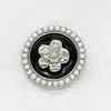 Estilo Chanel Camelia punto metálico botón de aceite abrigo de tweed para mujer botón de perla hebilla de suéter