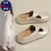 Versión de Cuero Suave~Estilo Suave Chanclas de Cuña con Plataforma Plisada para Mujer 2026 Verano Cuero Suave Temperamento Versátil Sandalias de Punta Cuadrada