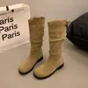 Botas Adelgazantes 2026 Gamuza Versátiles Botas para Mujer Tacón Grueso Botas Altas Apiladas Nuevo Diseño Estilo Coreano Otoño Temprano Botas de Monta Sensación de Bota