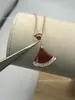 Exquisito collar de falda de doble capa en oro V, chapado en oro real de 18 quilates, cadena para la clavícula con colgante en forma de abanico de nácar blanco natural y ágata roja