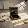 Caja de Exhibición Cuadrada de Nogal Negro de Madera Maciza para Monedas Conmemorativas Caja de Almacenamiento con Forro de Terciopelo Caja de Almacenamiento para Protección de Monedas