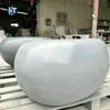Banco de terrazzo de adoquín gris claro con superficie rugosa mate para paisajismo de patios exteriores, asientos de ocio en zonas culturales y turísticas