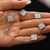 Pulsera Transfronteriza de Acero de Titanio Acero Inoxidable Joyería de Moda con Diamantes, Pulsera de Trébol de Cuatro Hojas para Mujer, Venta al por Mayor desde Puestos de Joyería