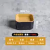 Acompanhamentos de hot pot de frutos do mar estilo barraca de comida Haidilao: pratos em camadas, almôndegas, carne bovina, tigelas de sangue de pato, macarrão, tigelas de sobremesa