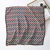 Primavera y Verano nueva moda elegante para combinar con todo para mujer de alta calidad punta cerrada bufanda cuadrada de terciopelo en stock bufanda decorativa de espiguilla