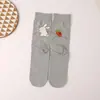 Meias Ins Coreanas Tendência Divertidas Desenho Animado AB Femininas Personalidade Design Criativo Sentido Assimétricas Esquerda e Direita Meia-calça Média Versátil