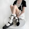 Calcetines de tubo medio apilados de tiras finas de primavera y verano con micro microcanales de miu wind, calcetines de pantorrilla con patrón vertical fino blanco, lazo de ballet wind