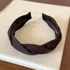 Diadema retorcida hecha a mano para lavar la cara con dientes, diadema antideslizante, accesorio para el cabello para mujer, pinza para el cabello de lujo de alta gama