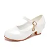 Sapatos de princesa para meninas 2026 novos sapatos de couro de primavera e outono, sapatos brancos de salto alto para apresentações de meninas pequenas, adequados para combinar com vestidos