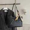 Bolsa de Ombro de Design Nicho Estilo Coreano para Mulheres Nova Moda Primavera 2026 Simples Cor Sólida Suave Bolsa Tote de Axila
