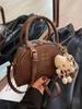 Bolso retro de nicho para mujer, nuevo bolso de concha portátil de moda otoño e invierno 2024, bolso bandolera de hombro de alta gama