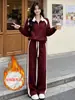 Traje casual de moda deportiva a rayas de bloques de color para mujer, nuevo conjunto de dos piezas de pantalones anchos de corte ajustado para otoño e invierno