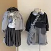 Ropa Infantil Estilo Coreano Conjunto de Otoño para Niños 2026 Elegante Chaqueta Fina de Cuadros Moda Bebé Pantalones Casuales Modernos