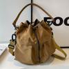 Bolso de relajación para mujer, nuevo bolso bandolera de lona versátil de otoño e invierno 2024, bolso tipo cubo portátil popular de este año
