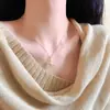 2026 Cadena Elegante para Clavícula para Mujer con Baño de Oro Real, Microincrustaciones de Circonia, Diseño Único y Collar con Lazo, Exquisito y Sencillo