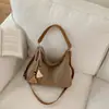 Bolsa Grande de Palha Vazada para Mulheres 2026 Novo Estilo Bolsa Tote Personalizada Casual Leve de Nicho Bolsa de Ombro Bolsa de Praia